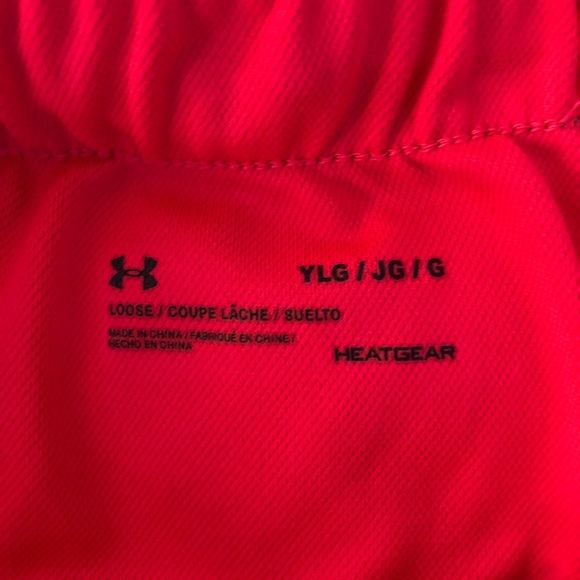 Under armor heat-gear loose compression shorts - Picture 2 of 3